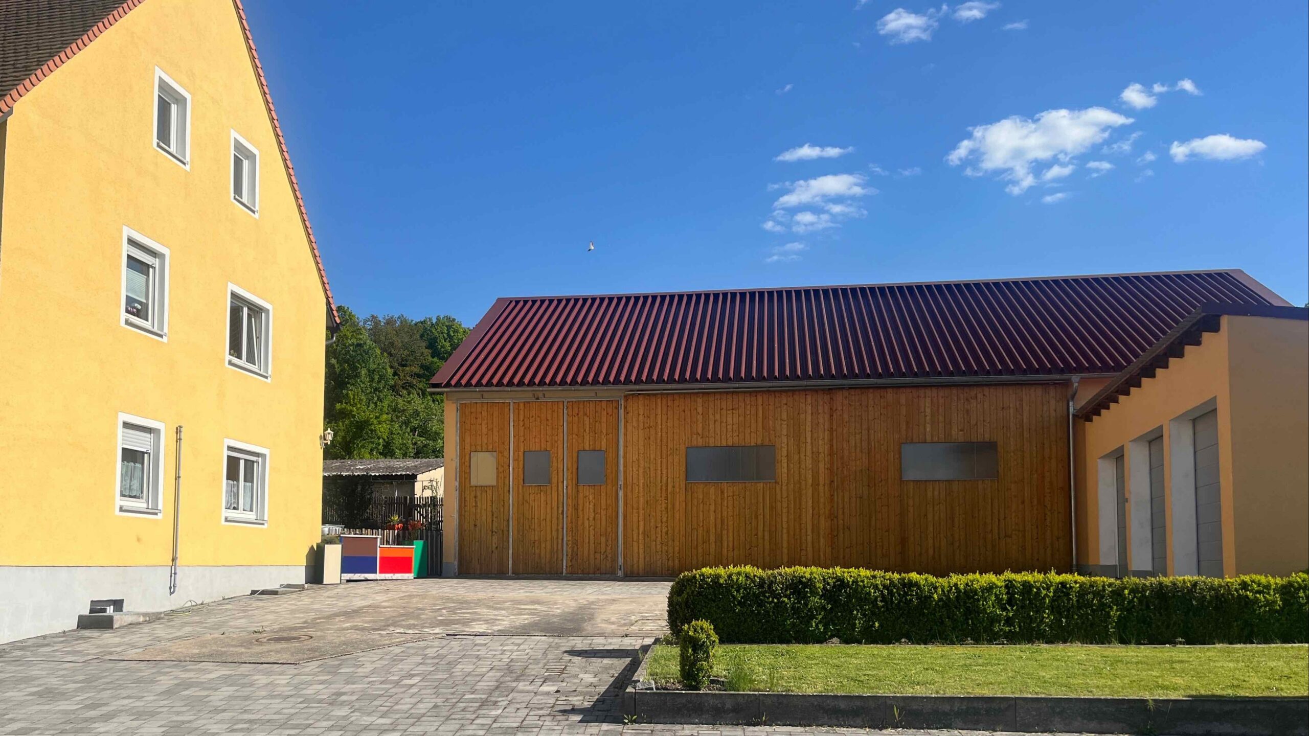 Auffahrt: Garage